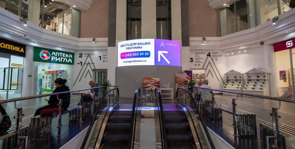 Внутренний гибкий LED экран для торгового центра «Гостиный двор»